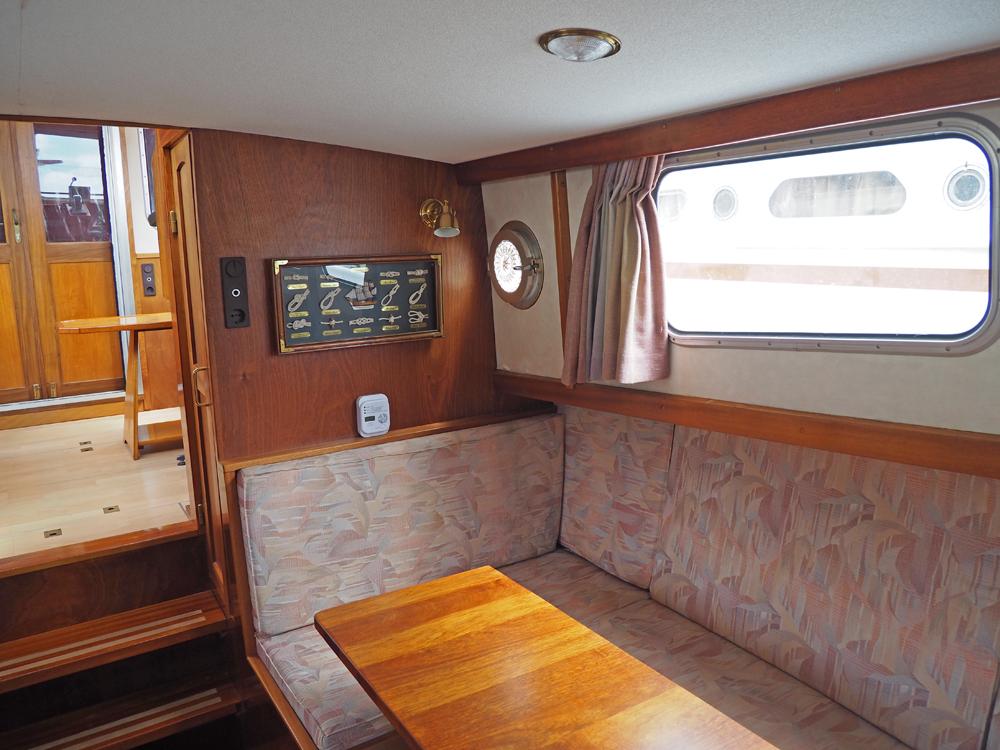 Saloon, Accommodation